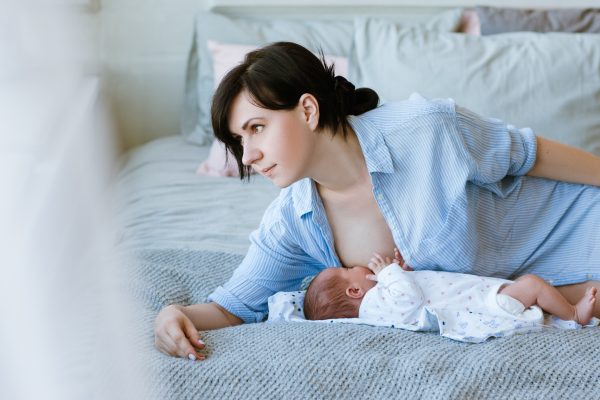 грудное вскармливание, трудный ребенок, что делать, если ребенок не слазит с рук, капризы, колики, здоровье, развитие ребенка, не играет сам, ленивый ребенок, если ребенок плачет