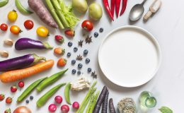 10 несочетаемых продуктов на новогоднем столе и 5 полезных рецептов на замену