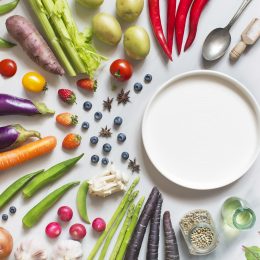 10 несочетаемых продуктов на новогоднем столе и 5 полезных рецептов на замену