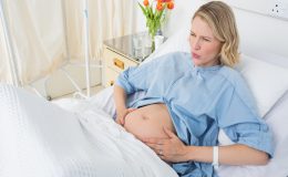 Как лучше пережить потуги: поведение, дыхание, позы