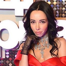 Семейный выход: Екатерина Кухар показала взрослого сына