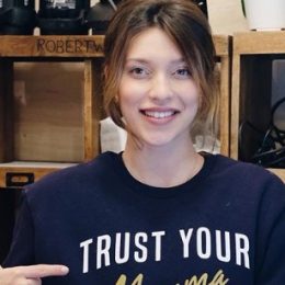 Регіна Тодоренко показала щасливих бабусю та дідуся на прогулянці з онуком