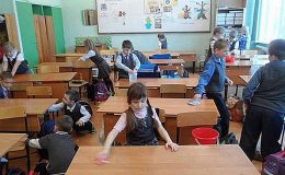 Должен ли ребенок убирать в школе: ответ министра образования