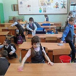 Должен ли ребенок убирать в школе: ответ министра образования