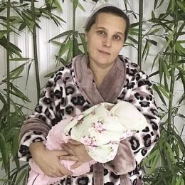 Мати-героїня з Дніпра народила 14-ту дитину та назвала незвичайним ім’ям