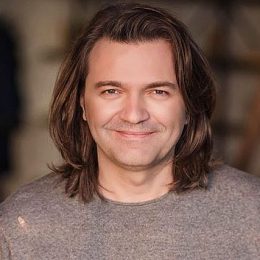 Дмитрий Маликов показал маленького сына и жену