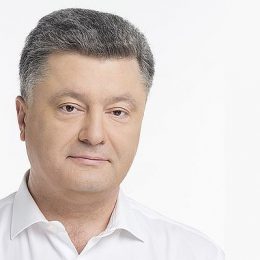 У мережі з’явилося фото онука Порошенка: маленький Петя