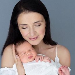 Валентина Хамайко берет 4-месячного сына с собой на работу