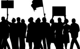 Противники вакцинації на мітингу використали жовті зірки