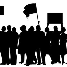 Противники вакцинації на мітингу використали жовті зірки