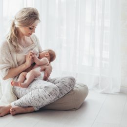Грудное вскармливание в условиях войны: 10 преимуществ материнского молока от Минздрава