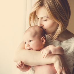 Як розслабитися з маленькою дитиною: 7 технік релаксації для мами