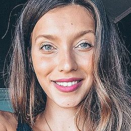 Регина Тодоренко показала сына на прогулке