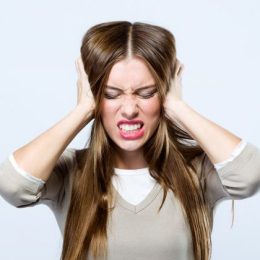 Чому дзвенить у вухах: 5 небезпечних причин