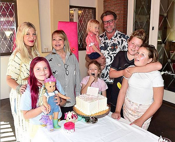 Источник: instagram @torispelling