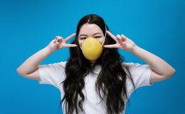 Руками не трогать: врачи назвали 7 самых опасных частей тела