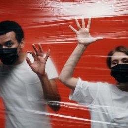 Карантинная халява, или Как коронавирус объединил людей