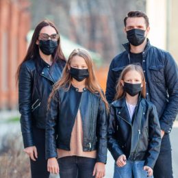 Карантин в Украине продлят до середины мая, но немного ослабят