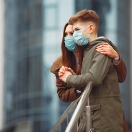 Вчені Італії розповіли, чи передається коронавірус через волосся