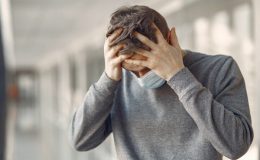 Вчені дізналися, чому коронавірус такий небезпечний для чоловіків і людей похилого віку