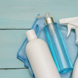 Врачи назвали самое опасное дезинфицирующее средство