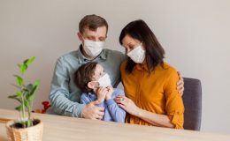 Врачи рассказали о симптомах коронавируса у детей