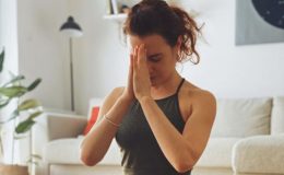Йога: упражнения, которые помогут подтянуть фигуру и избавиться от стресса