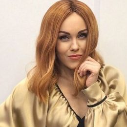 Альоша показала великий вагітний животик: шанувальники здогадалися, на кого вона чекає