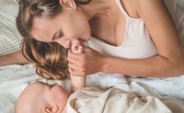 Кормление и уход за новорожденным: все, что нужно знать родителям малышей
