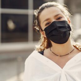Передается ли коронавирус через укус комара или клеща?