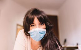 Ученые назвали сыпь, которая может быть симптомом коронавируса