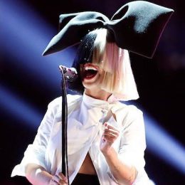 Співачка Sia усиновила одразу двох дітей