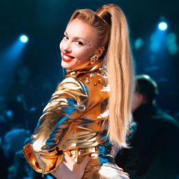 Оля Полякова рассказала, как научила дочь целоваться