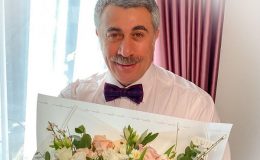 Комаровський розповів, навіщо спати на животі при тяжкому перебігу коронавірусу