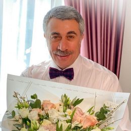 Комаровський розповів, навіщо спати на животі при тяжкому перебігу коронавірусу