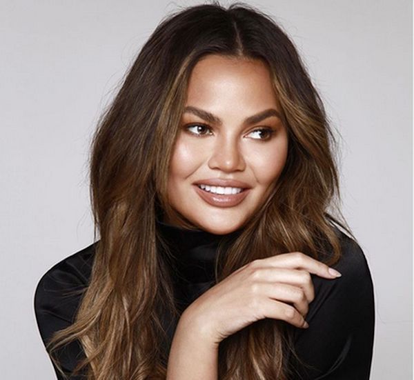Источник: instagram @chrissyteigen