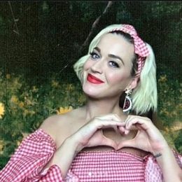 Вагітна Кеті Перрі показала великий живіт і підтримала Ілона Маска