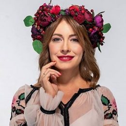 Олена Кравець показала близнюків у вишиванках: неймовірно мило