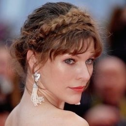 Это невероятно! Милла Йовович показала подросших дочек