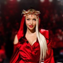 Оля Полякова показала себя в детстве: на кого похожи дочки?