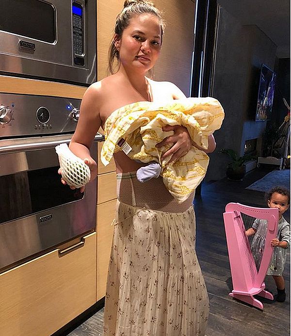 Источник: instagram @chrissyteigen