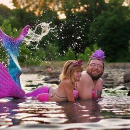 Тато як найкращий подарунок для доньки: неймовірна фотосесія русалок