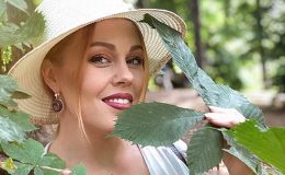 Alyosha показала коляску на прогулянці з маленькою донькою
