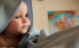 Серебряная ложка на первый зуб: в чем смысл давней традиции и есть ли польза