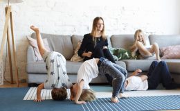 7 вещей в родительстве, за которые нам бывает стыдно