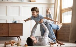 Статеве виховання хлопчика: як відповідати на делікатні питання сина