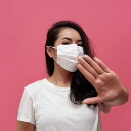 Ученые узнали, почему некоторые люди устойчивы к COVID-19
