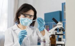 Ученые определили срок, после которого возможно повторное заражение COVID-19