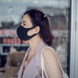 Ученые рассказали, как узнать, что человек переболел коронавирусом