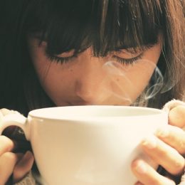 Лікарі розповіли, який напій допоможе зберегти здоров’я легень
